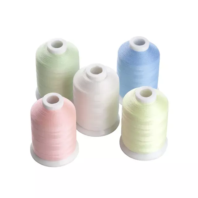 Lichtgevend borduurgaren Polyester 150D/2 3000m Lichtgevend borduurgaren Polyester 150D/2 3000m